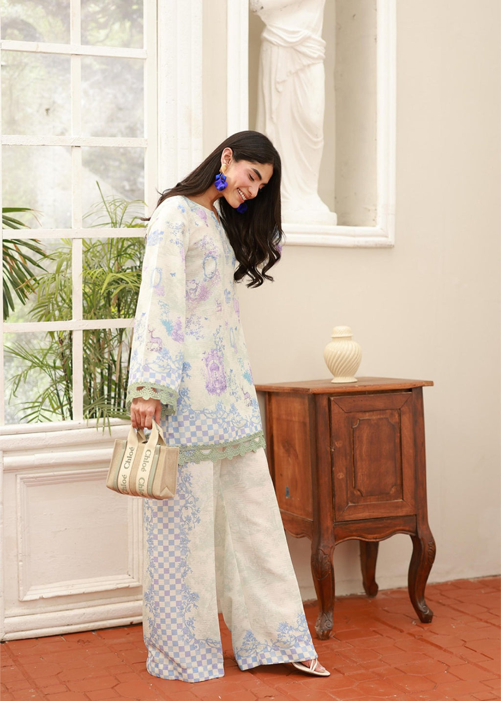 Toile Trouble - Ashberi
