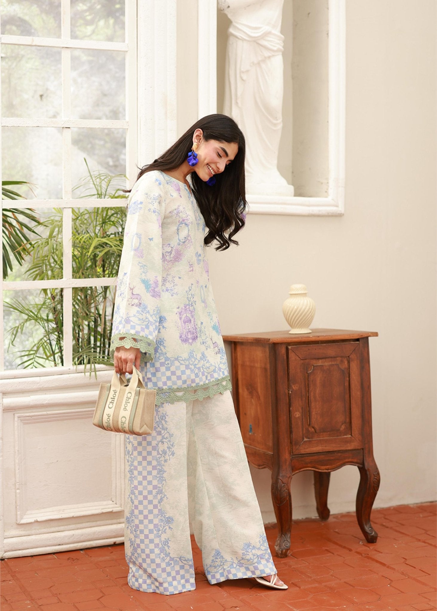 Toile Trouble - Ashberi